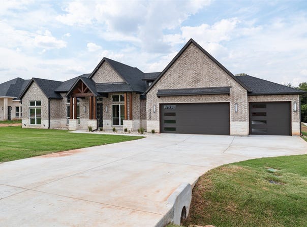 2300 Candlestick Drive, Granbury, TX 76049