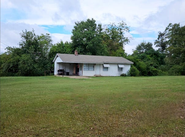 215 McDonald Chapel Rd, Collins, MS 39428