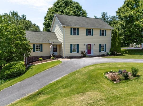 19368 Triple Crown Drive, Abingdon, VA 24211