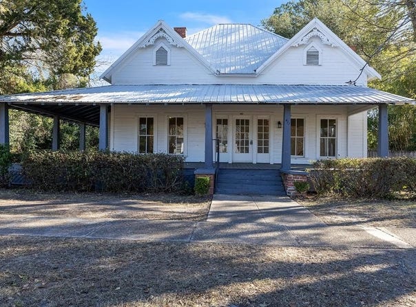 411 S Hutchinson Ave, Adel, GA 31620