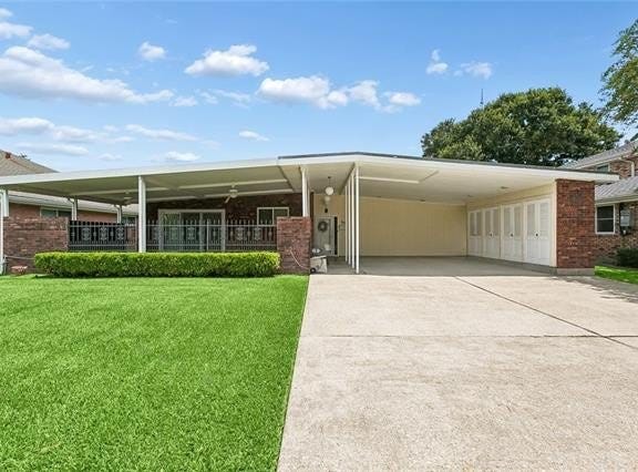 69 DERBES Drive, Gretna, LA 70053