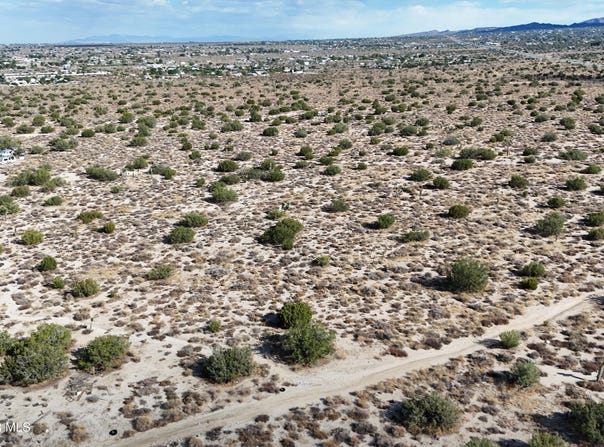 West St., Llano, CA 93544
