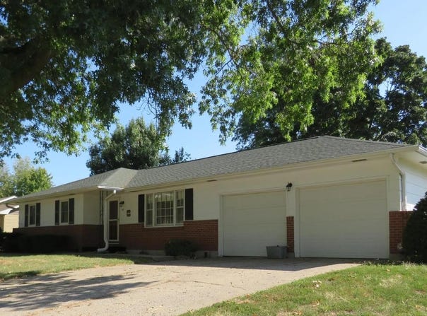 922 Lincoln Ave, Marshall, MO 65340