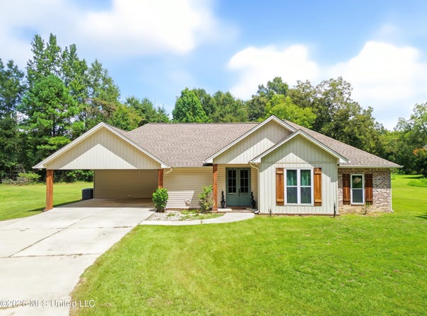 172 E Bond Road, Wiggins, MS 39577