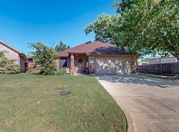 337 Grace Circle, Hurst, TX 76053