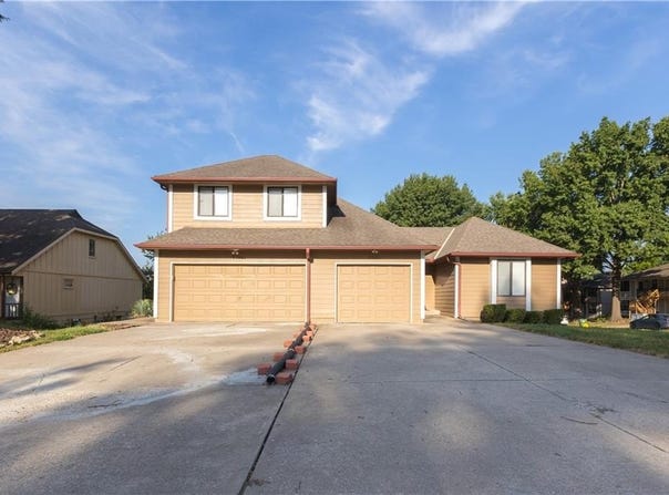 8500 Ditzler Avenue, Raytown, MO 64138