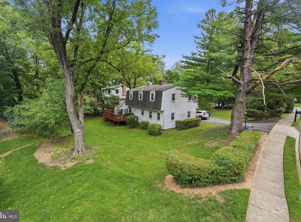 300 BROADLEAF DR NE, VIENNA, VA 22180