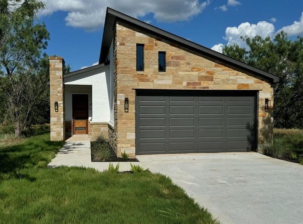 611 SunRay, Horseshoe Bay, TX 78657