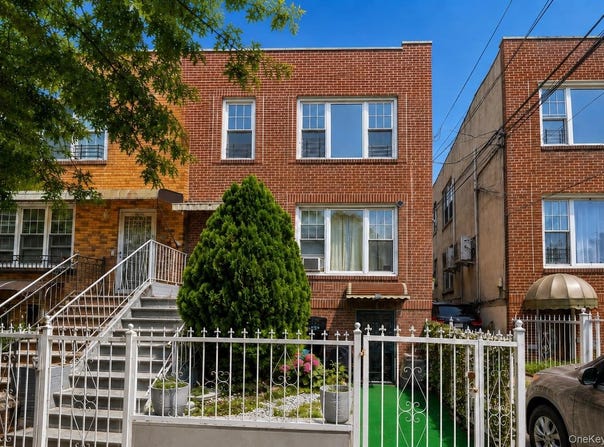 952 E 217th Street, Bronx, NY 10469