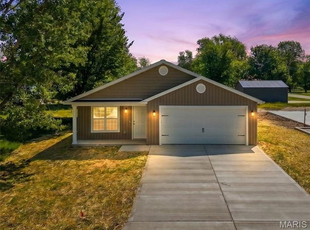256 Walnut Street, Hawk Point, MO 63349