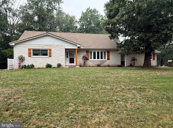 11 WAGNER DRIVE, MECHANICSBURG, PA 17050