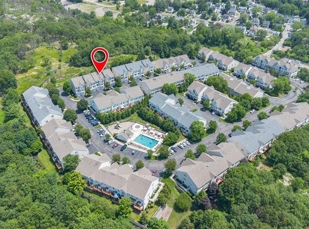 74 Mountainside Dr, Pompton Lakes Boro, NJ 07442-1761