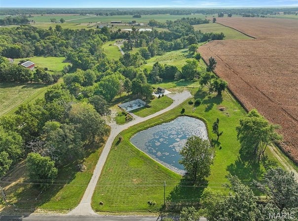 7112 Fields Drive, Moro, IL 62067
