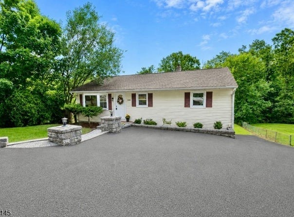 130 Brooklyn Stanhope Rd, Hopatcong Boro, NJ 07874-2507