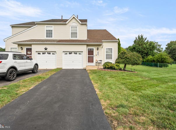 435 LONGFELLOW Drive, WILLIAMSTOWN, NJ 08094