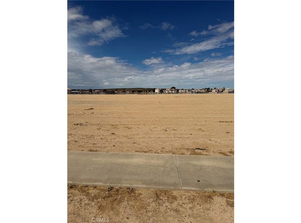 11 Lakeview Drive, Helendale, CA 92342