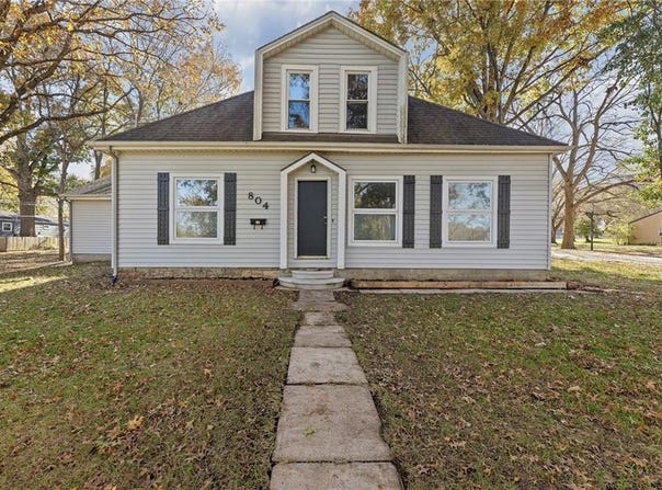 804 E 10th Street, Ottawa, KS 66067