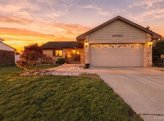 27882 White Oak Drive, Brownstown Twp, MI 48183