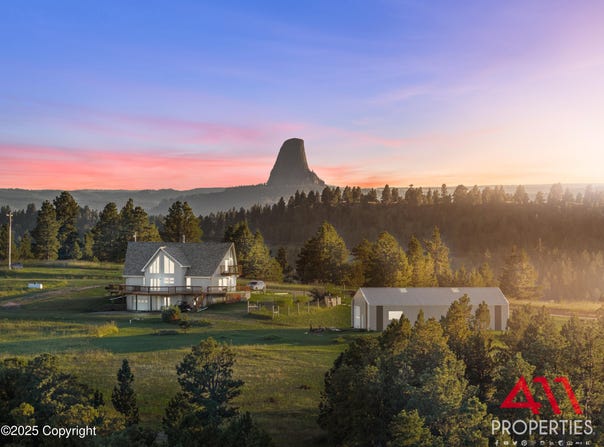 28 Klondike Rd, Hulett, WY 82720