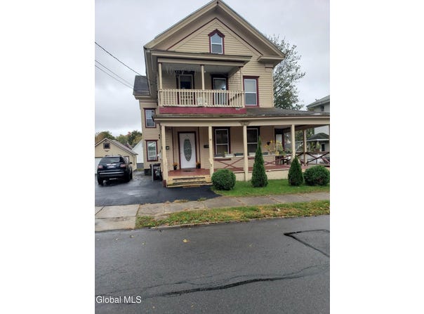 34 3rd Avenue, Gloversville, NY 12078