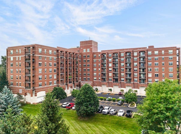 1700 RIVERWOODS Drive, Melrose Park, IL 60160