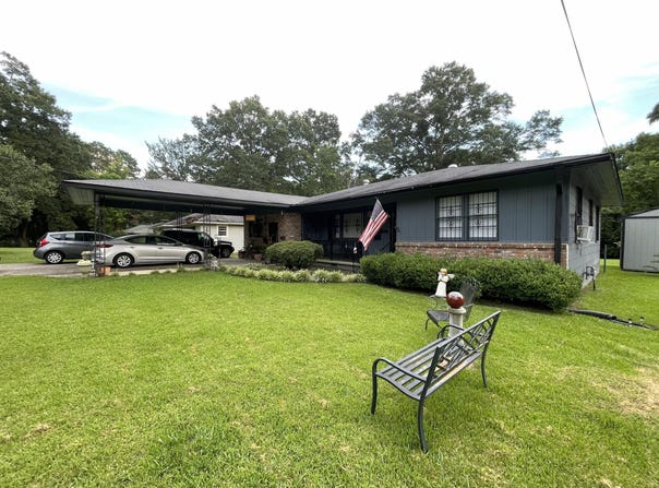 1172 W 20th St, Laurel, MS 39440
