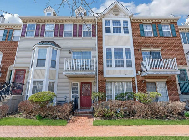 32 CEDAR ST, Jersey City, NJ 07305