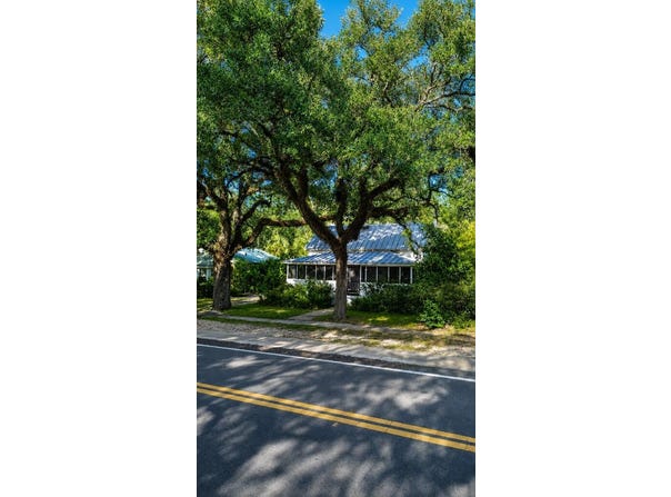 506 Tallahassee St, Carrabelle, FL 32322
