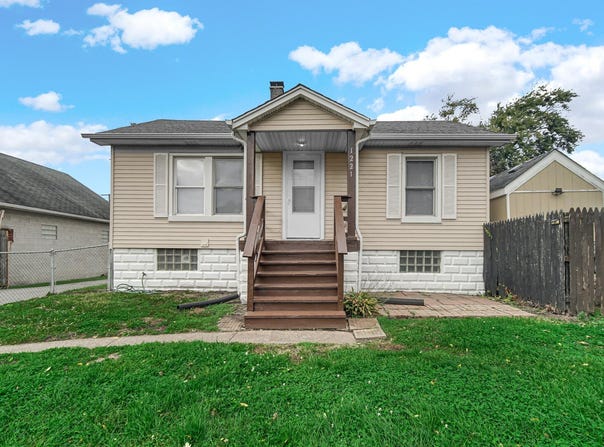 1221 169th Street, Hammond, IN 46324