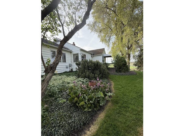 9152 SR 23, St. John, WA 99171