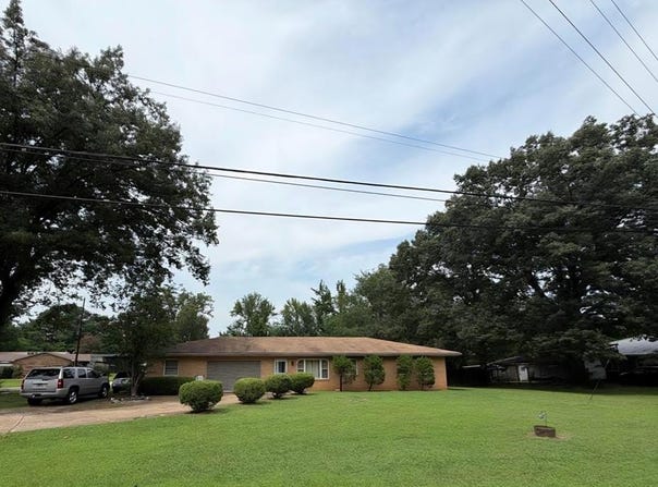 601 Memorial Drive, PARIS, TN 38242