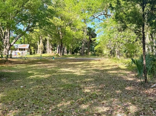 206 13th St, Apalachicola, FL 32320