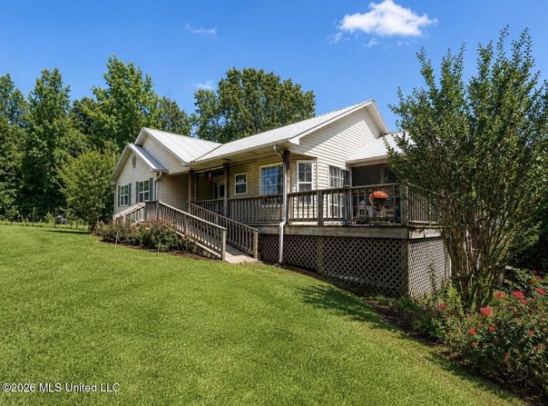 2903 Hunter Road, Thaxton, MS 38871