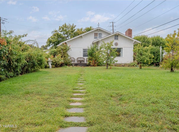 110 N 3rd St, Selah, WA 98942