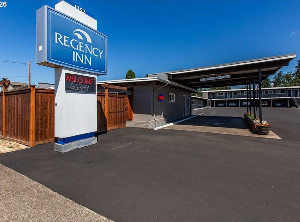 1152 MAIN St, Springfield, OR 97477