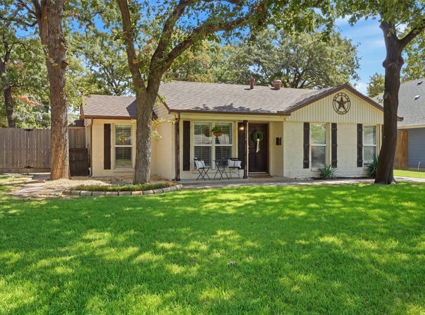712 Thersa Drive, River Oaks, TX 76114