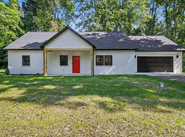 20160 Parkway Avenue, Three Rivers, MI 49093
