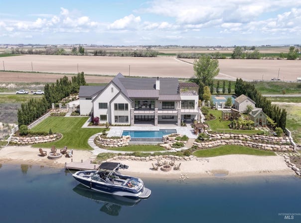 Lake Front Ln, Caldwell, ID 83607
