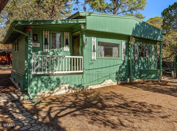 2888 Dale Road, Overgaard, AZ 85933