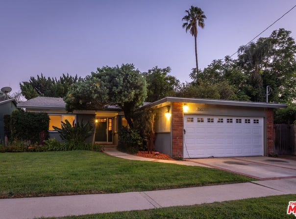 16750 Valerio St, Lake Balboa, CA 91406