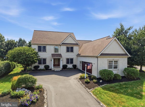 1146 S BRISTOL Drive, LITITZ, PA 17543