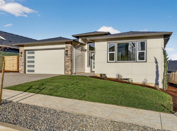 41865 DESCHUTES Ave, Sandy, OR 97055