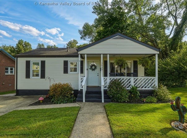 2833 Madison Avenue, St Albans, WV 25177