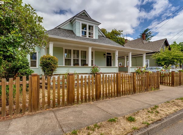 928 W MAIN St, CottageGrove, OR 97424