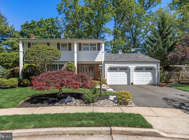54 EILEEN Way, EDISON, NJ 08837