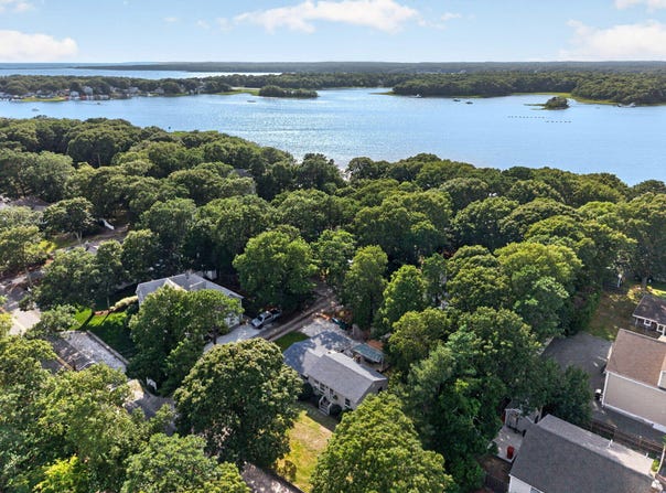 203 Monomoscoy Road, Mashpee, MA 02649