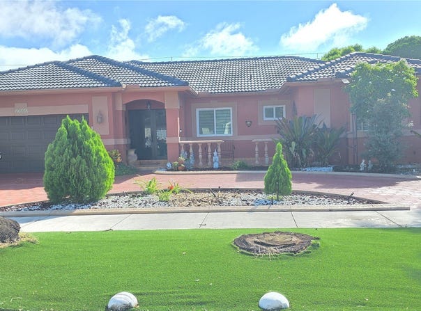 17665 NW 87th Ct, Hialeah, FL 33018