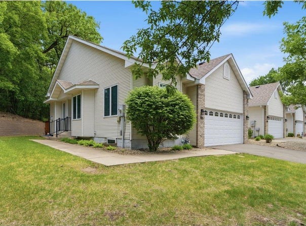 815 Wescott Square, Eagan, MN 55123