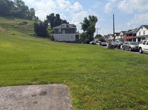 Shirk Lane, Wheeling, WV 26003