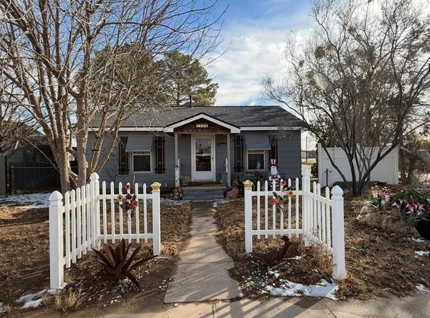500 E 10th St, McCamey, TX 79752